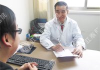 工作繁忙，小伙儿被痔疮困扰